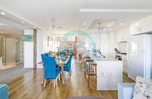 Darwin City Centre Condo | The LAVA LOUNGE: PANORAMIC Rooftop Holiday Retreat