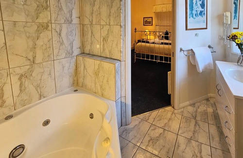 North Hobart Cabin | The Lodge on Elizabeth