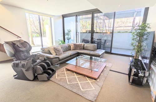 City East Apartment | The Loft 3BDR, City Centre, Family-Friendly, King Bed, Massage Chair, Parking