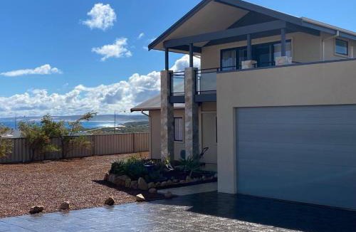 Kalbarri House | The Lookout Kalbarri AMAZING VIEWS - FREE WIFI & NETFLIX