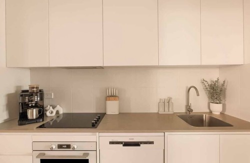Bronte Apartment | The Lookout | Watch Whales From Your Window