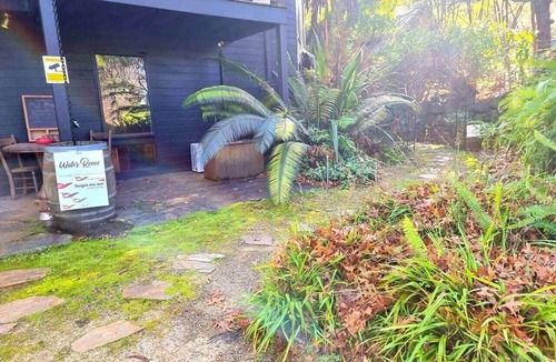 Warburton House | The Main House (include Water Cottage)