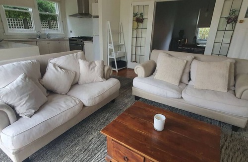 Lake Wendouree House | The Malt House Cottage
