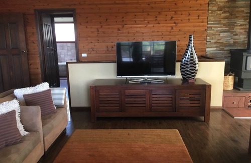 Mansfield House | the Mansfield Lakehouse - Waterfront accommodation on 22 acres