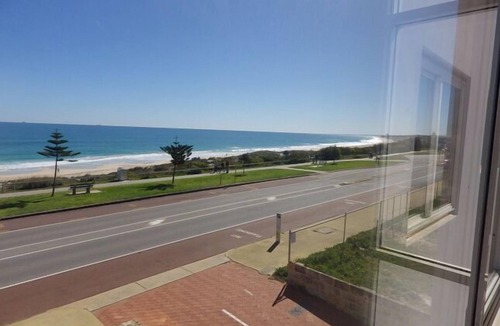Cottesloe Apartment | The Mariner on the Beachfront