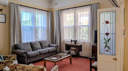 Merredin House | The Merredin Treasury, Heritage House, sleeps 9