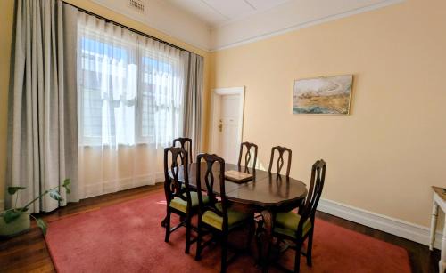 Merredin House | The Merredin Treasury, Heritage House, sleeps 9
