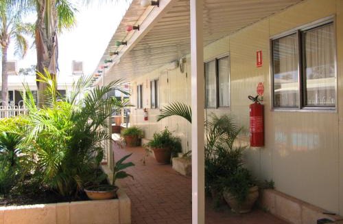 Kalgoorlie House | THE MEYERS HOUSE - ACCOMMODATION