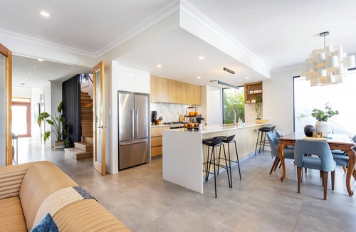 City Beach House | The Modern Lux - Executive Escapes