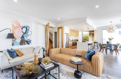 City Beach House | The Modern Lux - Executive Escapes