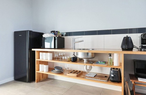 Point Lonsdale Villa | The Nest Luxury Stay- Disability suitable, Private bath tub on deck with views, Breakfast included