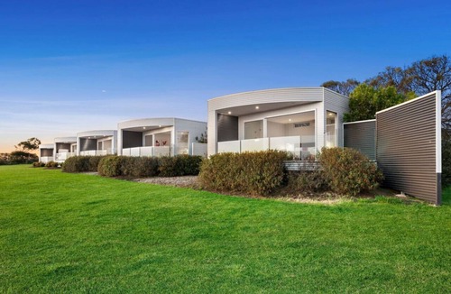 Point Lonsdale Villa | The Nest- Luxury Pod w King bed + private spa