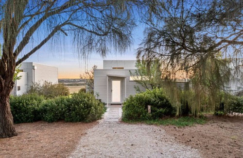 Point Lonsdale Villa | The Nest- Luxury Pod w King bed + private spa