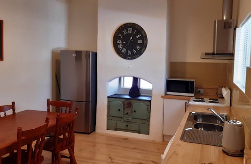 Moyhall Bed & Breakfast | The Nook Farm Cottage - Naracoorte