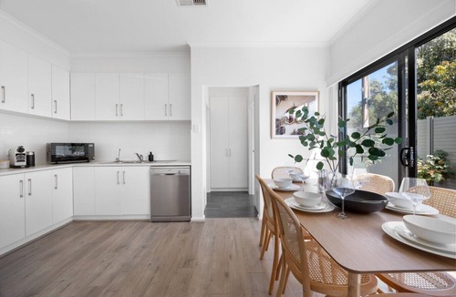 Kidman Park House | The Oak Grove - Stylish Retreat between Beach & CBD