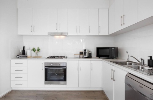 Kidman Park House | The Oak Grove - Stylish Retreat between Beach & CBD