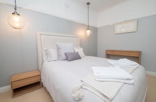 Orange House | The Oaks on March Stunning & Elegant CBD Home