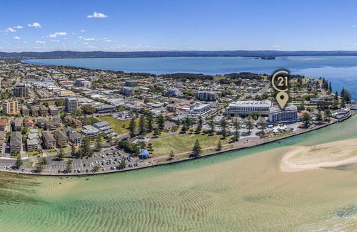 The Entrance Apartment | The Oaks Waterfront Resort, Unit 414
