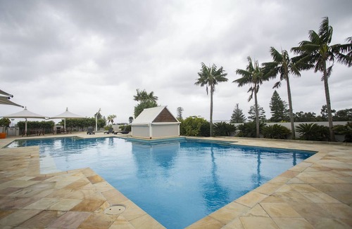 The Entrance Apartment | THE OAKS WATERFRONT APARTMENT