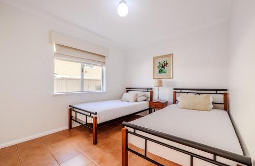 Middleton Beach Apartment | The Oceanside Stay by the BnB Collection