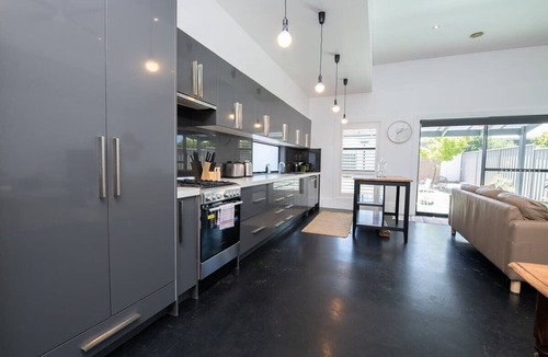 Orange East House | The Old Corner Store - Central & Stylish Home