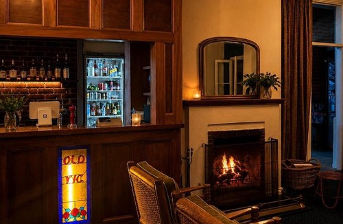 Canowindra Hotel | The Old Vic Hotel