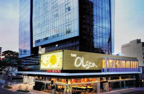 South Yarra Hotel | The Olsen Melbourne Art Series