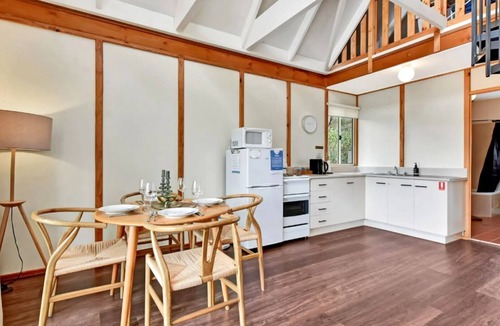 Rothbury House | The Orchard Suite with Free Wine Tasting