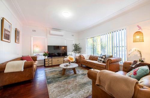 Dubbo House | The Palmer Cove - Stylish, Central