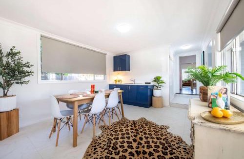 Dubbo House | The Palmer Cove - Stylish, Central