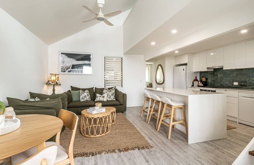 Angourie Apartment | THE Palms Angourie - Treetop Retreat Near Spooky Beach - Holiday Yamba