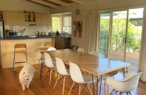 Aireys Inlet House | The Panorama - WIFI, Spa, Cosy Wood Fire