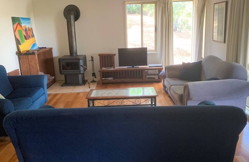 Aireys Inlet House | The Panorama - WIFI, Spa, Cosy Wood Fire