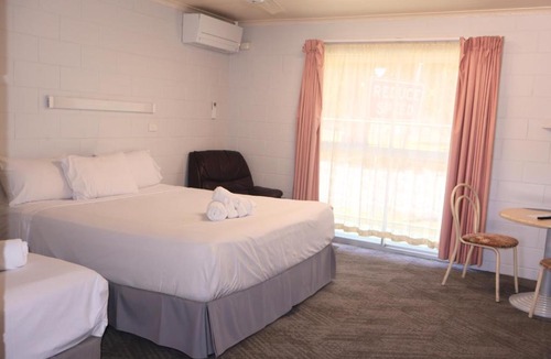 Charters Towers Hotel | The Park Motel