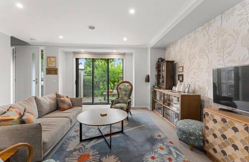 Canadian House | The Pattern House Ballarat - Lakeside Creative Haven