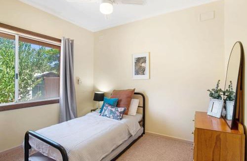 Elizabeth Vale House | The Peach Tree 2 Bed Home
