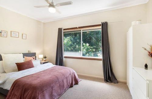 Elizabeth Vale House | The Peach Tree 2 Bed Home