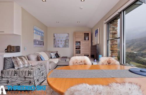 Thredbo Ski Chalet | The Peak 7