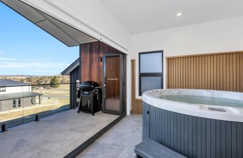 Jindabyne House | The Peak at Abbott. Spa, EV Charger & Luxury - 14 Abbott Street