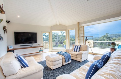 Broadwater Cabin | The Peninsula - Pool and Privacy