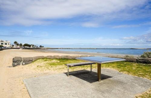 St Kilda West Apartment | The Perfect St Kilda Summer Base Next to Beach
