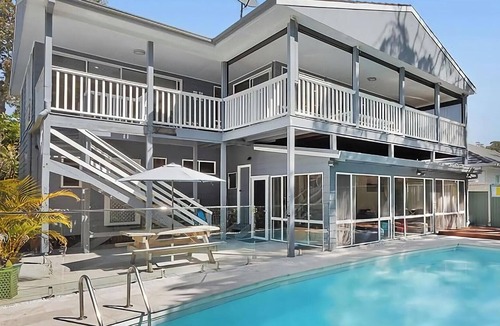 Gwandalan House | The Place - Pool, Lake, Kayaks & much more!
