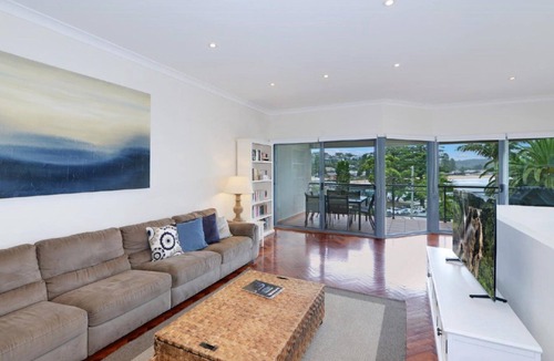Avoca Beach House | The Point on Cliff - Two Levels and Views