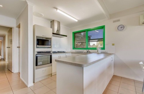 Lakes Entrance House | The Point | Spacious Waterfront Escape