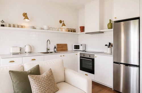 Richmond Lowlands Apartment | The Polo Paddock Apartment on a Prestige Property on the Outskirts of Richmond
