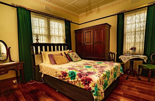 Smithton Bed & Breakfast | The Postmaster Inn Bed and Breakfast - Smithton R2, Free Continental Breakfast