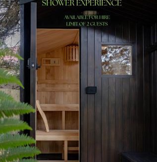 Strahan Hotel | The Quarters