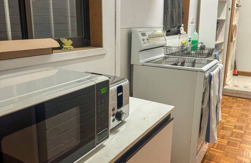Marrickville Apartment | The Quiet Nook | King Single, Restaurants, Cafes