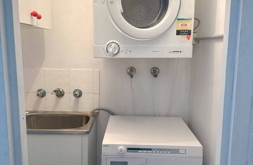 Marrickville Apartment | The Quiet Nook | King Single, Restaurants, Cafes
