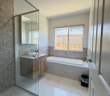 Manor Lakes House | The Quiet Stay
